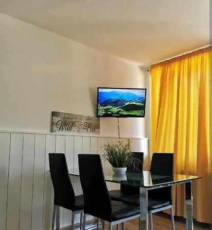 Gokaprun Mit Blick Auf Berge * קפרון