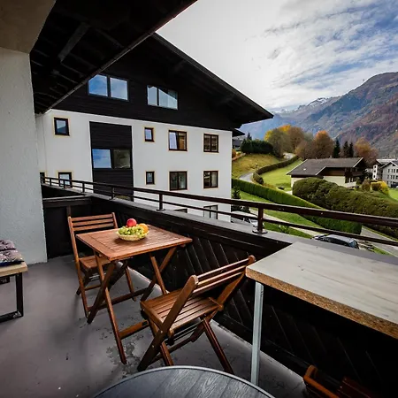 Gokaprun Mit Blick Auf Berge * Капрун