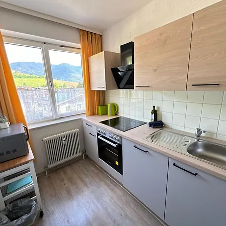 Gokaprun Mit Blick Auf Berge 卡普伦