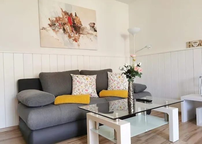 Gokaprun Mit Blick Auf Berge * 卡普伦