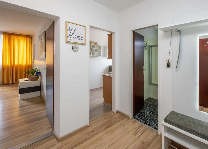 Gokaprun Mit Blick Auf Berge *