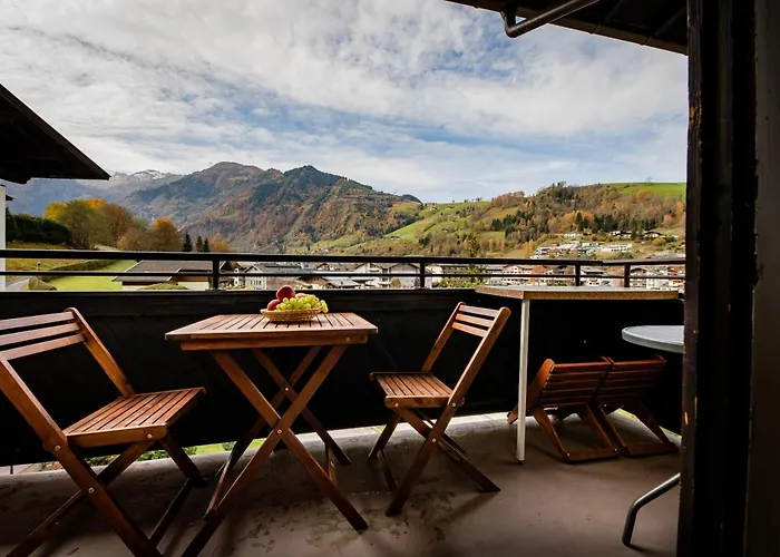 Gokaprun Mit Blick Auf Berge Kaprun