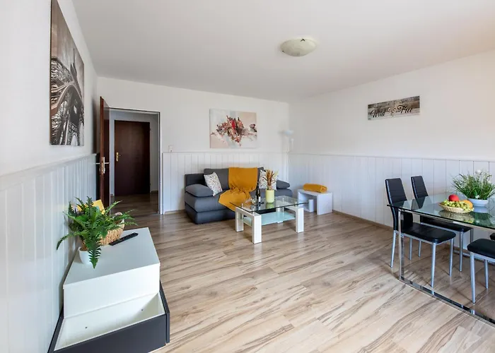 Gokaprun Mit Blick Auf Berge